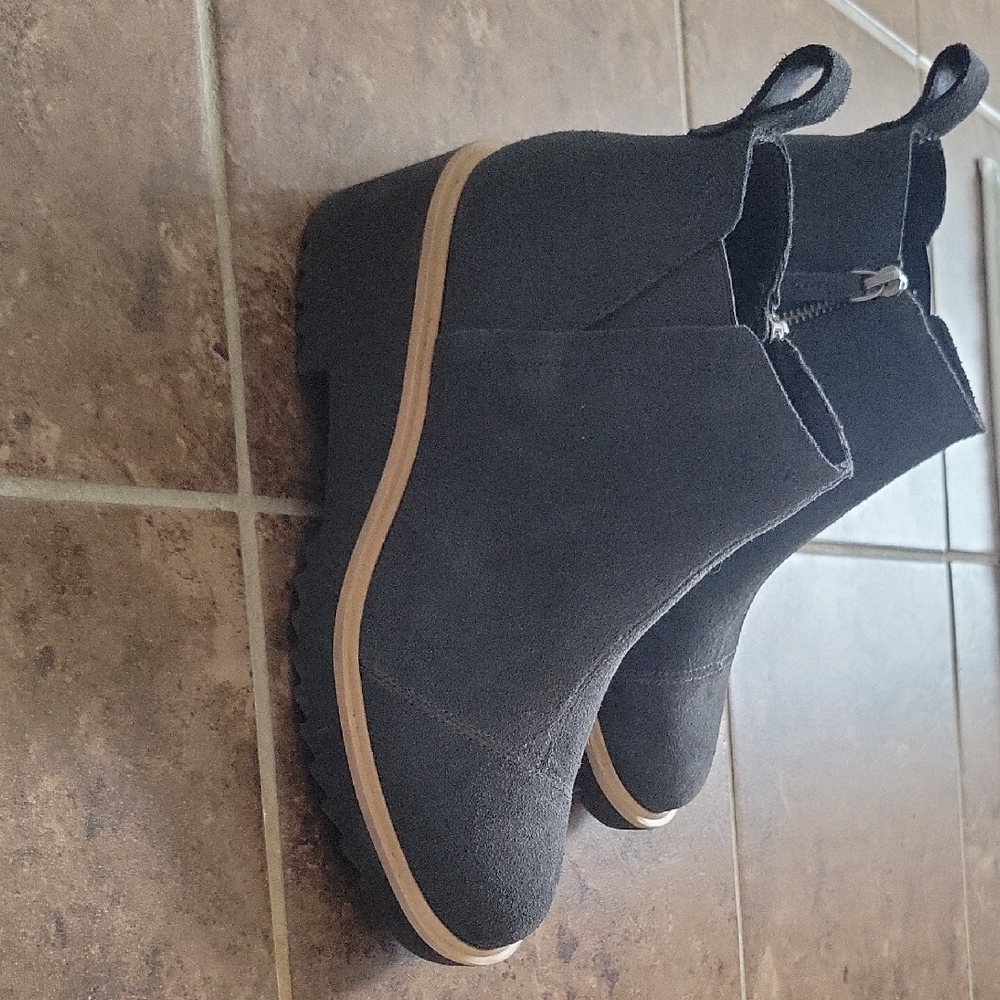 Toms Light Grey Suede Wedge Ankle Booties with Tan Trim